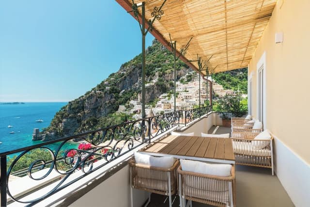 Executive Suite, Balcony