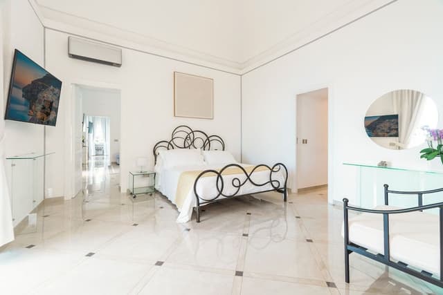 Executive Suite, Balcony