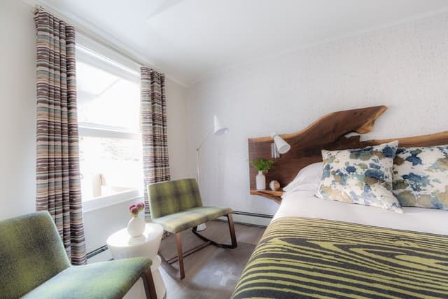 Lodge King Deluxe