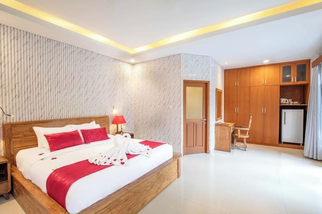 Junior Room, Pool View