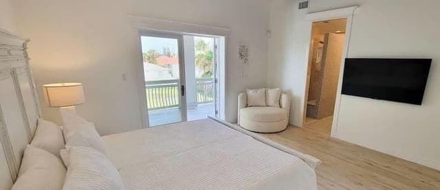 House, Multiple Beds, Pool Access (Padre Beach House)