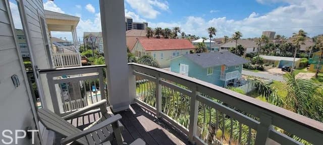 House, Multiple Beds, Pool Access (Padre Beach House)