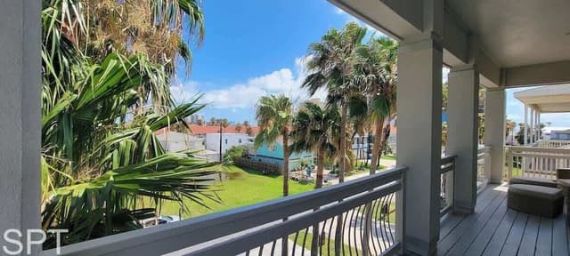 House, Multiple Beds, Pool Access (Padre Beach House)