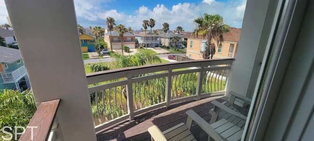 House, Multiple Beds, Pool Access (Padre Beach House)