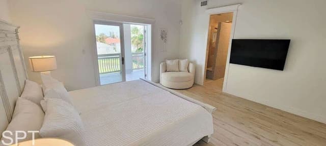 House, Multiple Beds, Pool Access (Padre Beach House)