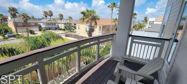 House, Multiple Beds, Pool Access (Padre Beach House)