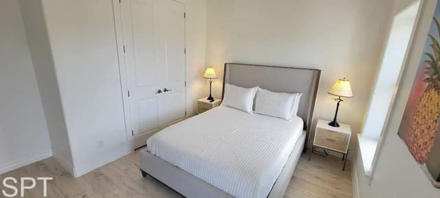 House, Multiple Beds, Pool Access (Padre Beach House)