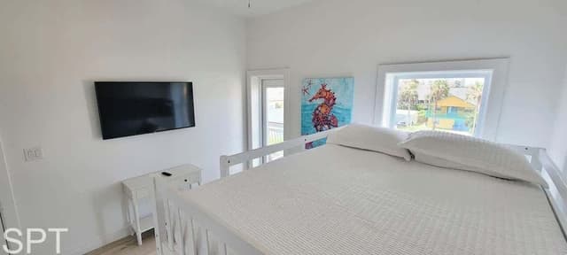 House, Multiple Beds, Pool Access (Padre Beach House)