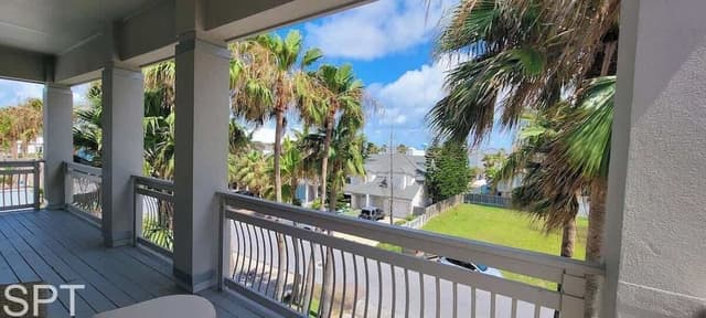 House, Multiple Beds, Pool Access (Padre Beach House)