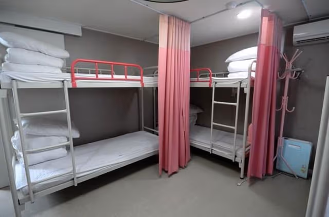 Dormitory 8 person Female