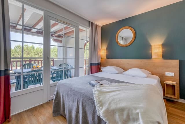 Apartment for 8 people - 2 bedrooms + 1 sleeping area - Terrace or balcony - Renovated