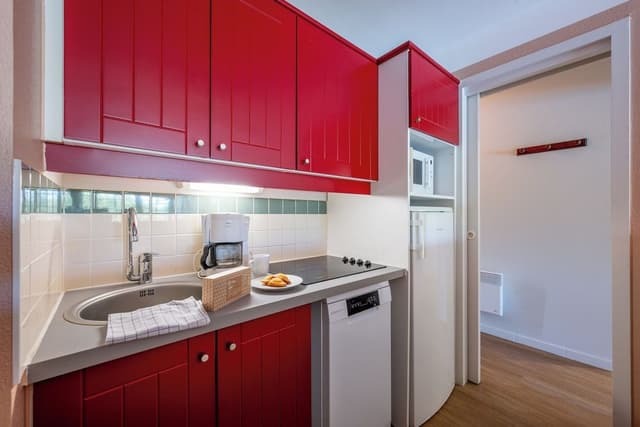 Apartment for 8 people - 2 bedrooms + 1 sleeping area - Terrace or balcony - Renovated