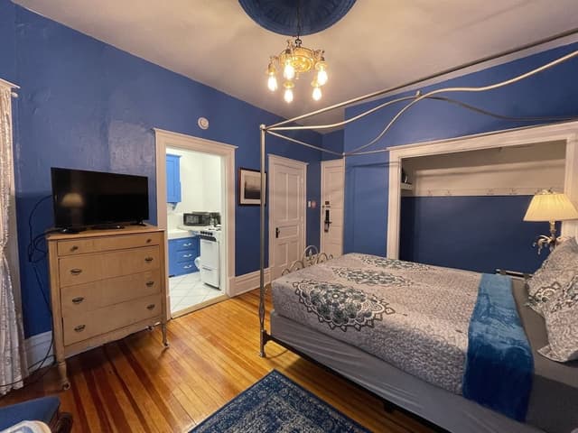 Victoria Suite 24