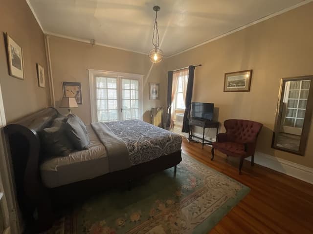 Helena Suite 23