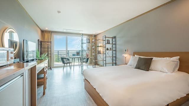 Deluxe Double Room (Dining)