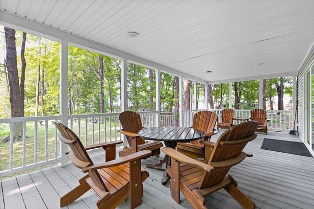Family House, 3 Bedrooms, Kitchen, Partial Lake View