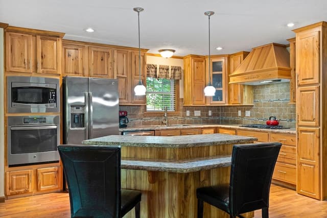 Family House, 3 Bedrooms, Kitchen, Partial Lake View