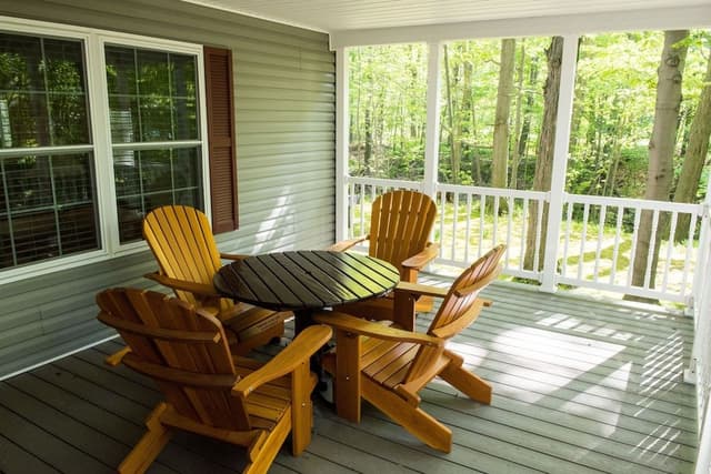 Family House, 3 Bedrooms, Kitchen, Partial Lake View