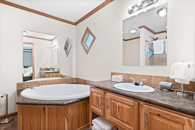 Family House, 3 Bedrooms, Kitchen, Partial Lake View