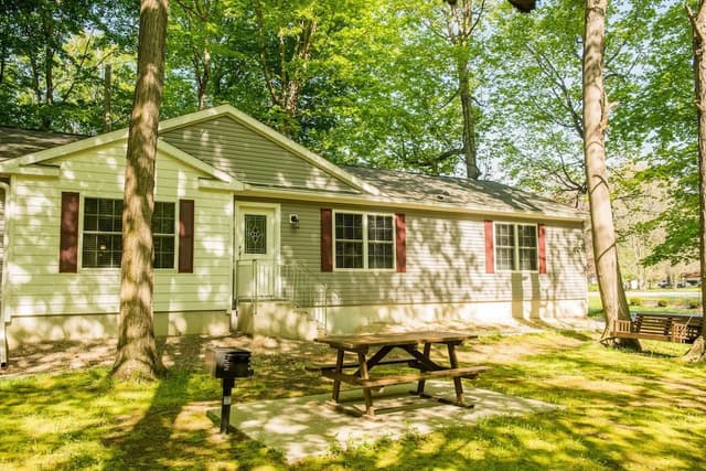 Family House, 3 Bedrooms, Kitchen, Partial Lake View