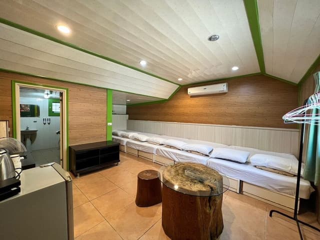 Family Room (ten people)