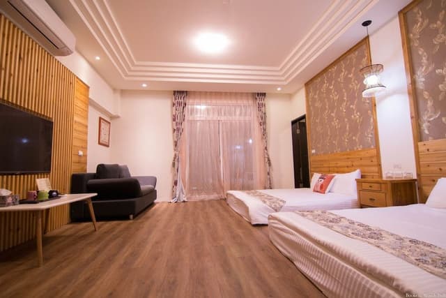 Family Room (-B-)