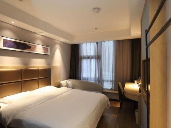 Hotel Queen Room