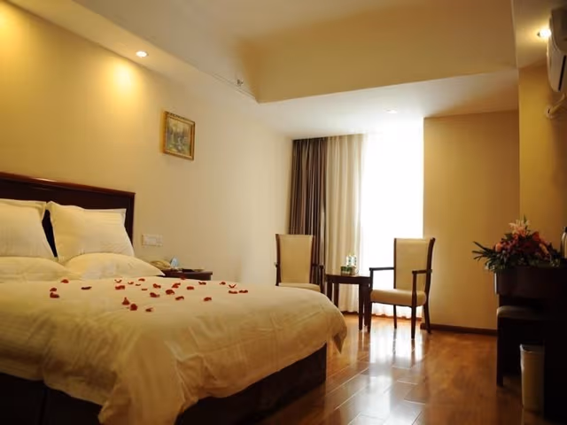 Business Queen Room