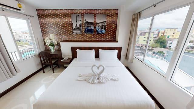 Deluxe Double Bed