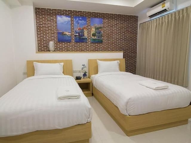 Deluxe Twin Bed