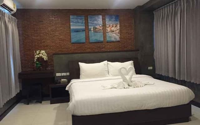 Deluxe Double Bed