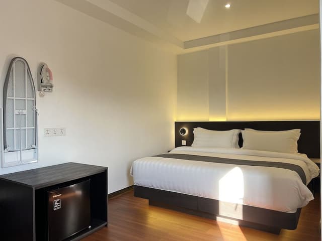 j. King Room with SPA BATH