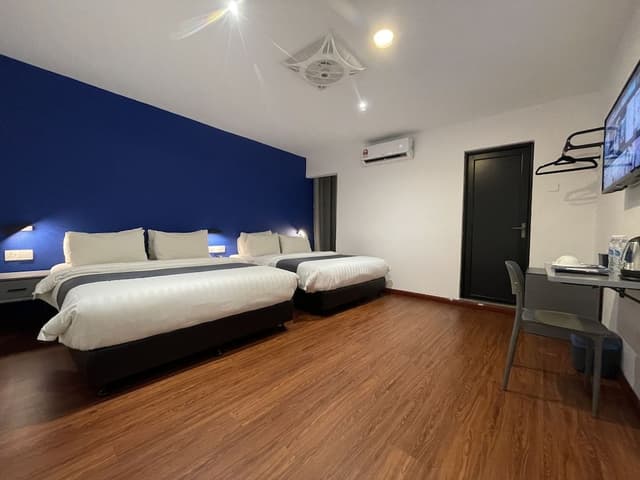 l. Deluxe Family Room