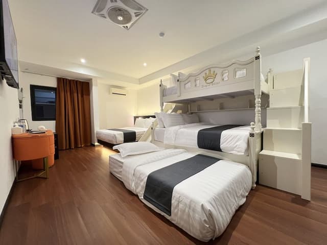 n. Family Junior Suite