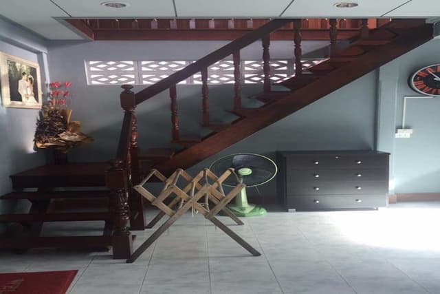 2 Bedrooms House