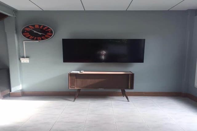 2 Bedrooms House