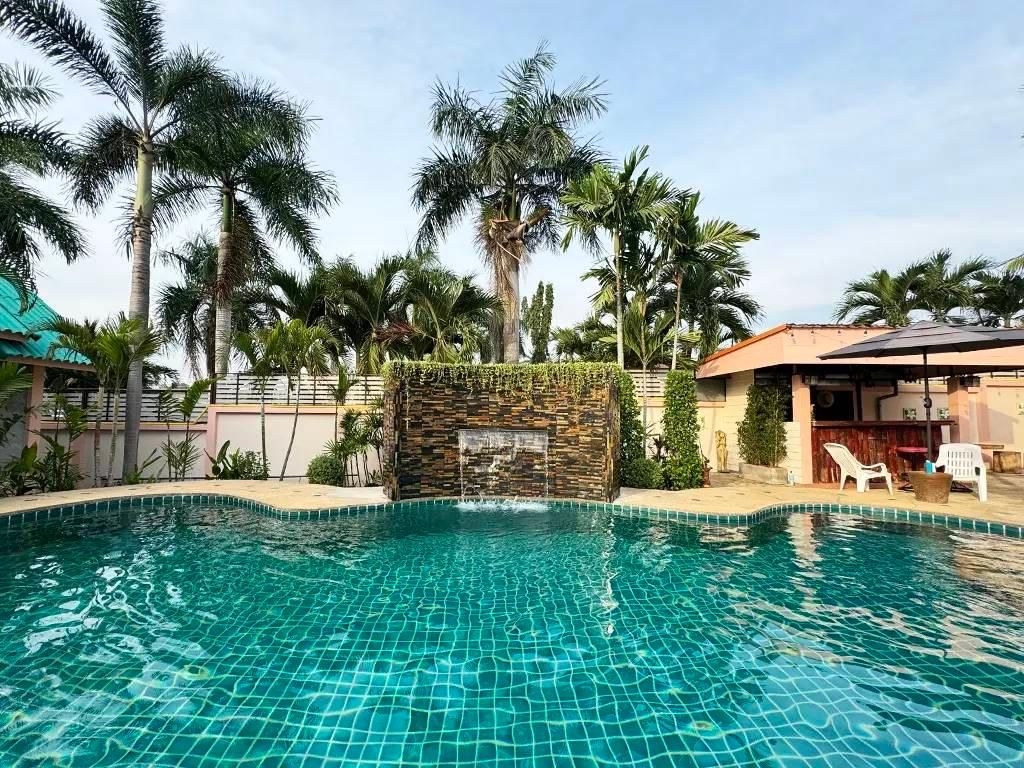 อ่าวไทย บางเสร่ รีสอร์ท (Aothai Bangsare Resort)4