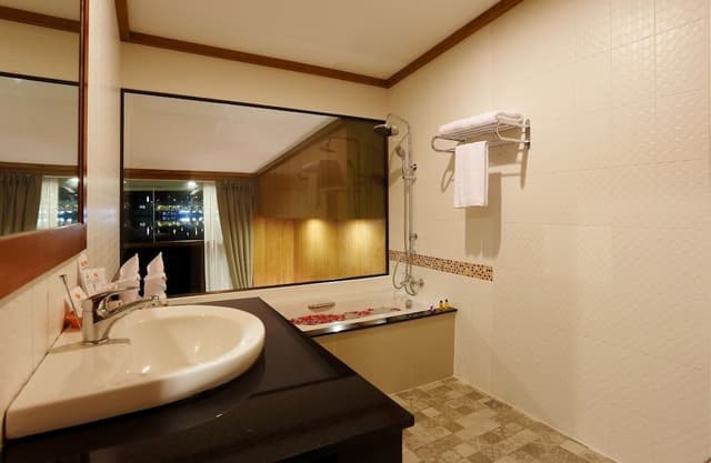 Suite with Lake View