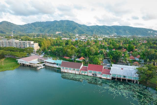 Deluxe Lagoon View