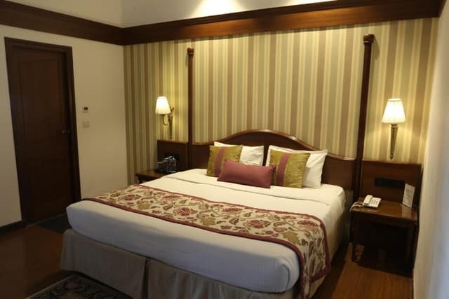 Deluxe King Room