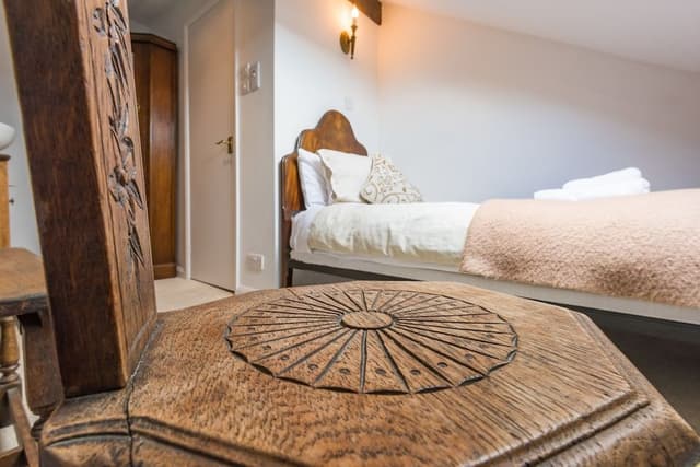 Single Room, Ensuite (The Eyrie Second Floor)