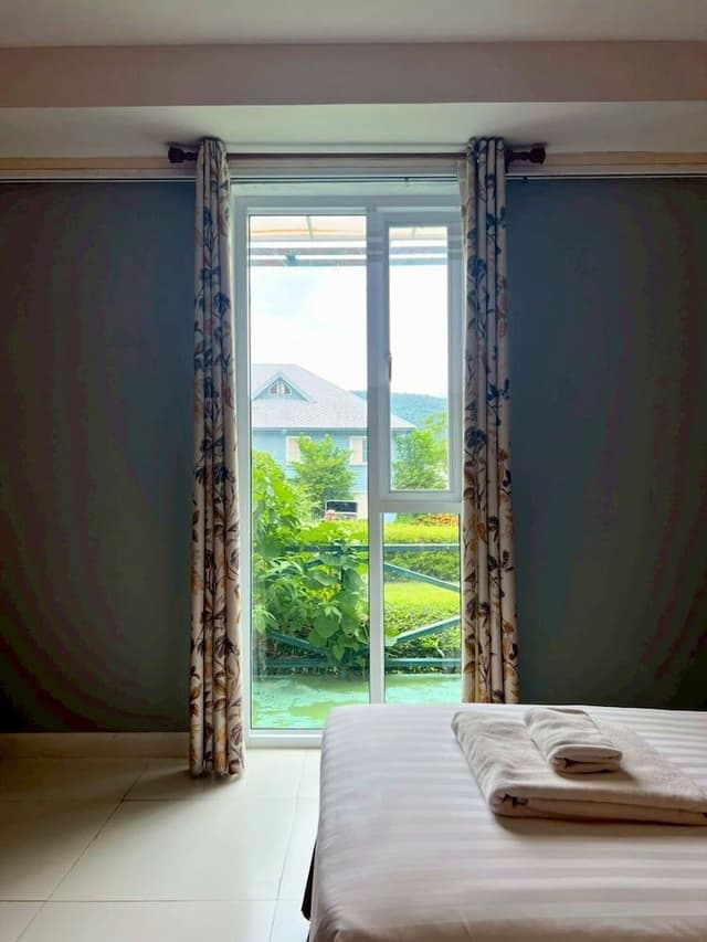 Standard Monet Twin Room