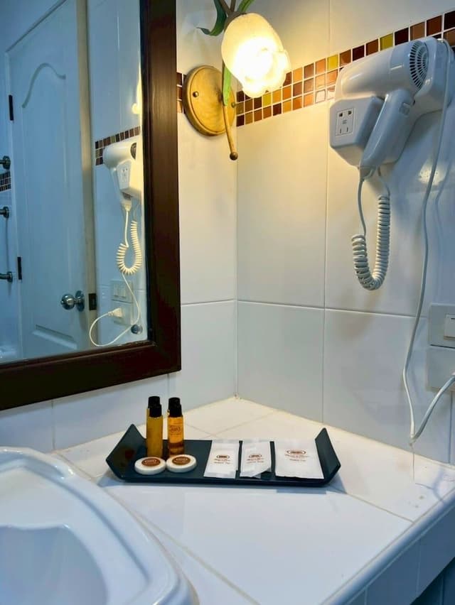 Standard Monet Twin Room