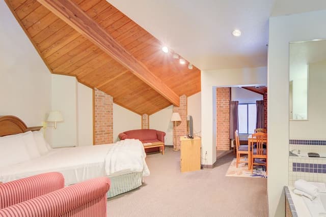 Suite, 1 King Bed, Non Smoking