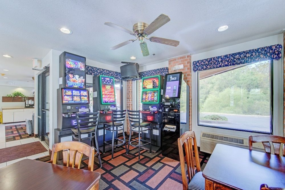 Country Hearth Inn Fulton4