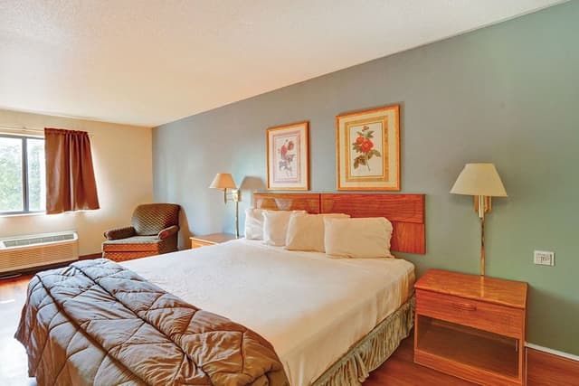 Full Bed Accessible Non-Smoking