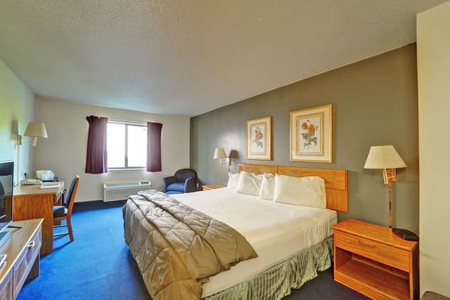 Full Bed Accessible Non-Smoking