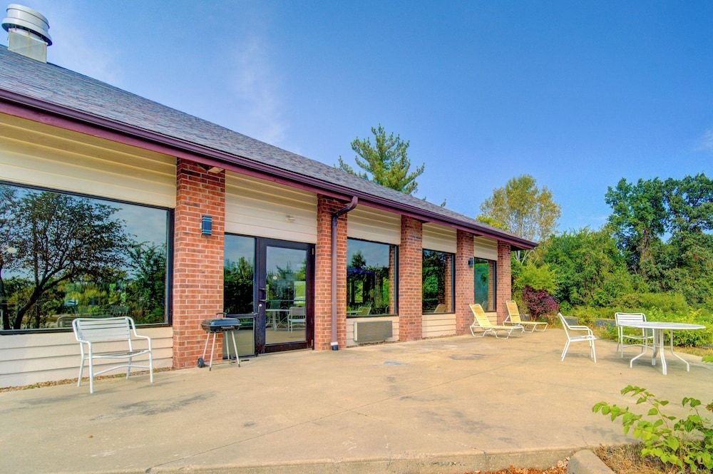Country Hearth Inn Fulton1