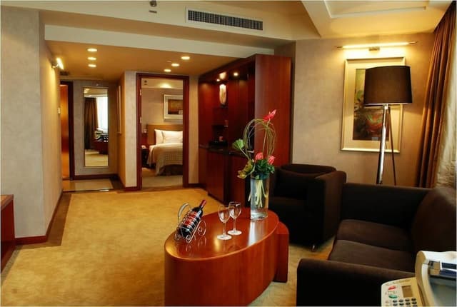 Deluxe Suite