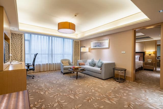 Deluxe Suite